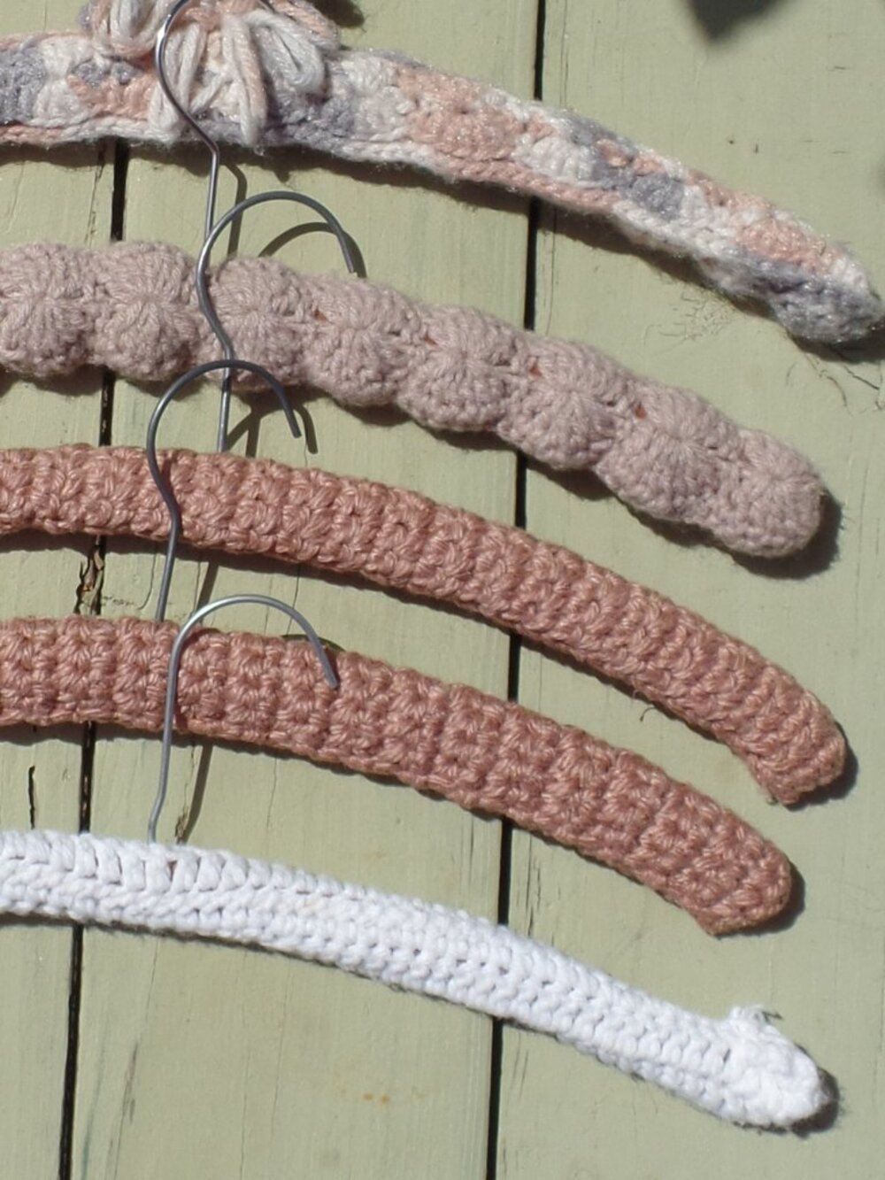 Vintage Hand Crocheted Hangers SET of 5 BLUSH & 1 WHITE - Picture 5 of 5
